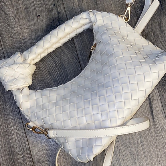 Elegant White Woven Crossbody Bag NWOT - Picture 4 of 4